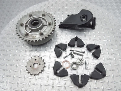 Крышка амортизаторов ступицы задней передней звездочки 2000 98-03 Suzuki TL1000R TL1000 OEM - Изображение 1 из 4