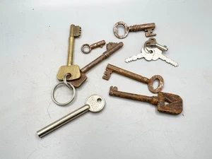 VINTAGE KONVOLUT SKELETT SCHLÜSSEL SCHRANK SAFE SCHLOSS SCHLÜSSEL RESTPOSTEN ANTIKBESCHLÄGE - Bild 1 von 7