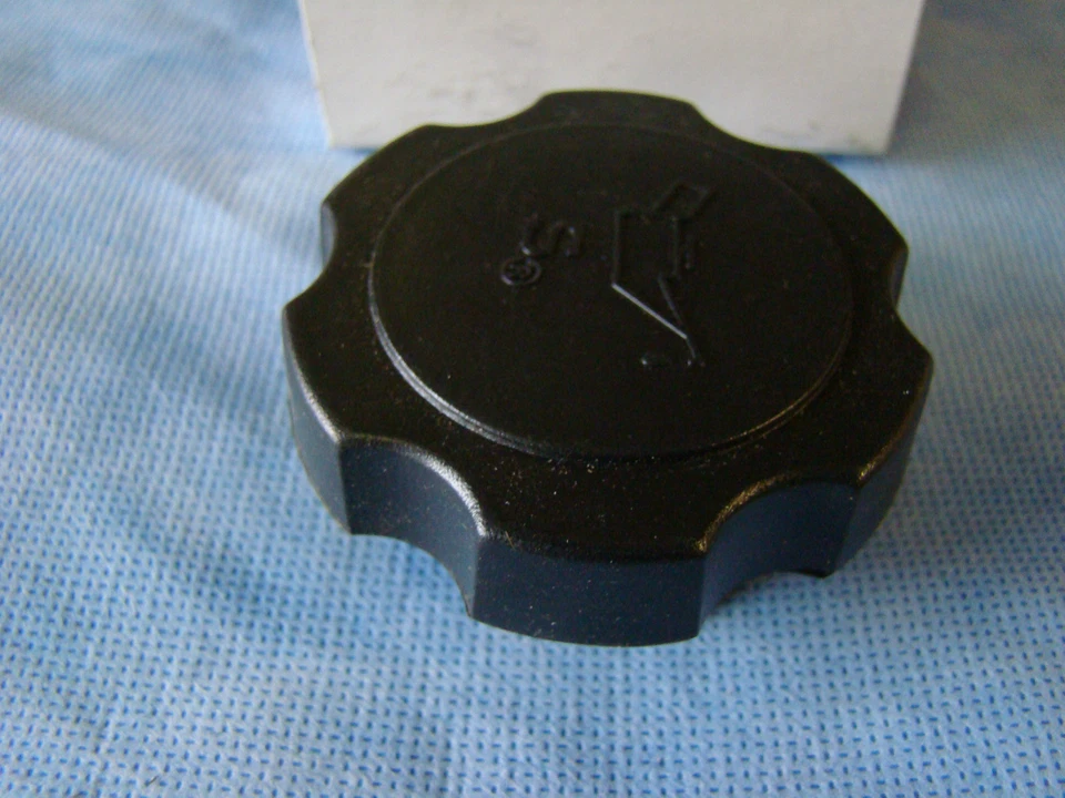 1991 1992 91 92 Saturn S SC SL1 SL2 Oil Fill Filler Cap OEM Valve Cover Plug - Image 1 of 1