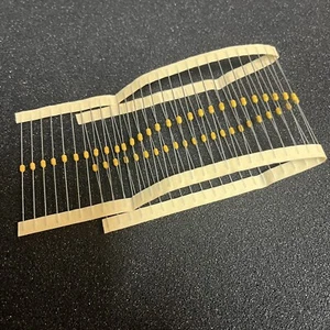(50pcs) Kemet 470 pF ±5% 100V Ceramic Capacitor C0G, NP0 Axial - Picture 1 of 3
