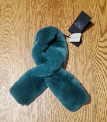 NEW Burberry Women's Bright Pine Green Prorsum Rabbit Fur Collar Scarf 7 x 75 cm - Image 1 of 4