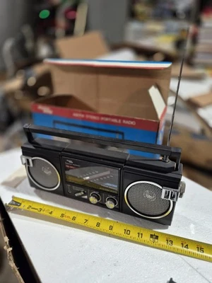 Radio estéreo AM/FM marca Electro vintage modelo no. 2220 Caja Abierta Nueva Foto 1 de 4