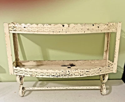 MCM 金属 2 层白色浴室置物架带毛巾条-Rusty-Shabby Chic — 第 1/4 张图片