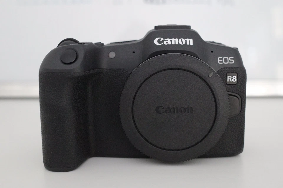 Canon EOS R8 24,0MP Spiegellose Systemkamera-(Nur Gehäuse) 12.000 Auslösungen - Bild 1 von 4