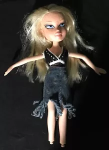 MGA Bratz Doll 2001 Chloe Doll Blonde & Blue Eyes Fully Dressed Vintage No Shoes - Picture 1 of 2