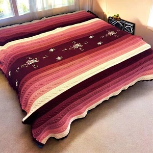 Handgefertigte tunesische gehäkelte afghanische Decke Decke Blumenmuster Kreuzstich 68” x 72” - Bild 1 von 9
