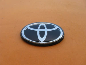 20 21 22 23 TOYOTA SUPRA REAR GATE LID EMBLEM LOGO BADGE SIGN USED OEM A41846 - Picture 1 of 5