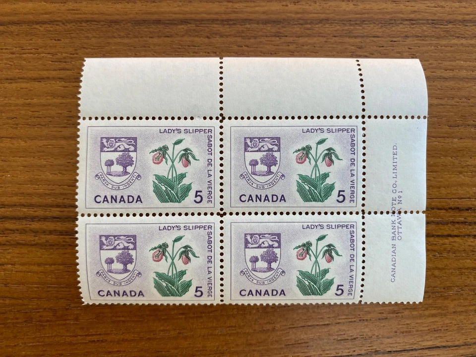 Canada Stamp Blocks - 1965 5c EMBLEMS(PEI) Inscription Block(UR) of 4(UT 424) — 第 1/1 张图片
