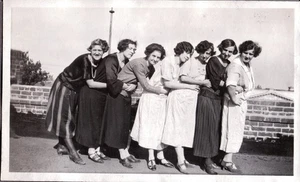 VINTAGE PHOTOGRAPH 1920'S GIRLS DRESS FASHION LOS ANGELES CALIFORNIA OLD PHOTO - Picture 1 of 1