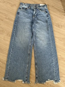 NWT American Eagle EA Dreamy Drape Super High Waisted Baggy Wide Legs Jeans Sz 4 - Picture 1 of 9