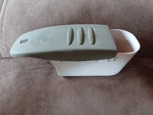 Pampered Chef Gray Top Adjustable Measuring Cup, Measures 1/4 Cup to 1 Cup  - Picture 1 of 5