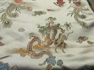 Bordado Dragones Material Brocado Oro Pálido con Azul Rojo Verde 3.66 yardas MT231 - Imagen 1 de 10