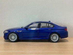 Paragon 1/18 BMW (F10M)M5 San Marino Blu Edizione Concessionaria (PA-97014) - Foto 1 di 15