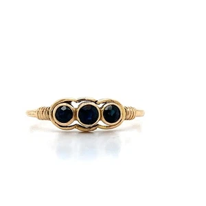 Vintage 14k Yellow Gold Round 3 Stone Bezel Set Dark Blue Sapphire Ring Size 5.5 - Picture 1 of 9