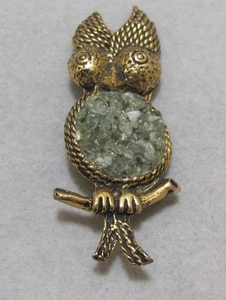 Vintage Gold Tone OWL Brooch Crushed Faux Jade Stone Chips 2-1/4” - Picture 1 of 10