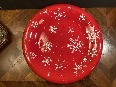Обеденная тарелка St. Nicholas Square PEPPERMINT LANE СНЕЖИНКИ красная рождественская 10 7/8 дюйма - Изображение 1 из 4