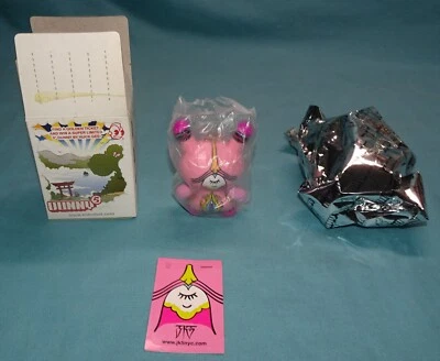 JK5 NYC Flowbots Pink Cloud 2/25 = Kidrobot Vinyl Figure Dunny Series 5 2008 - Image 1 of 4