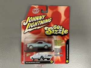 JOHNNY LIGHTNING 2005 60'S SIZZLE 1966 FORD MUSTANG FASTBACK - Picture 1 of 2
