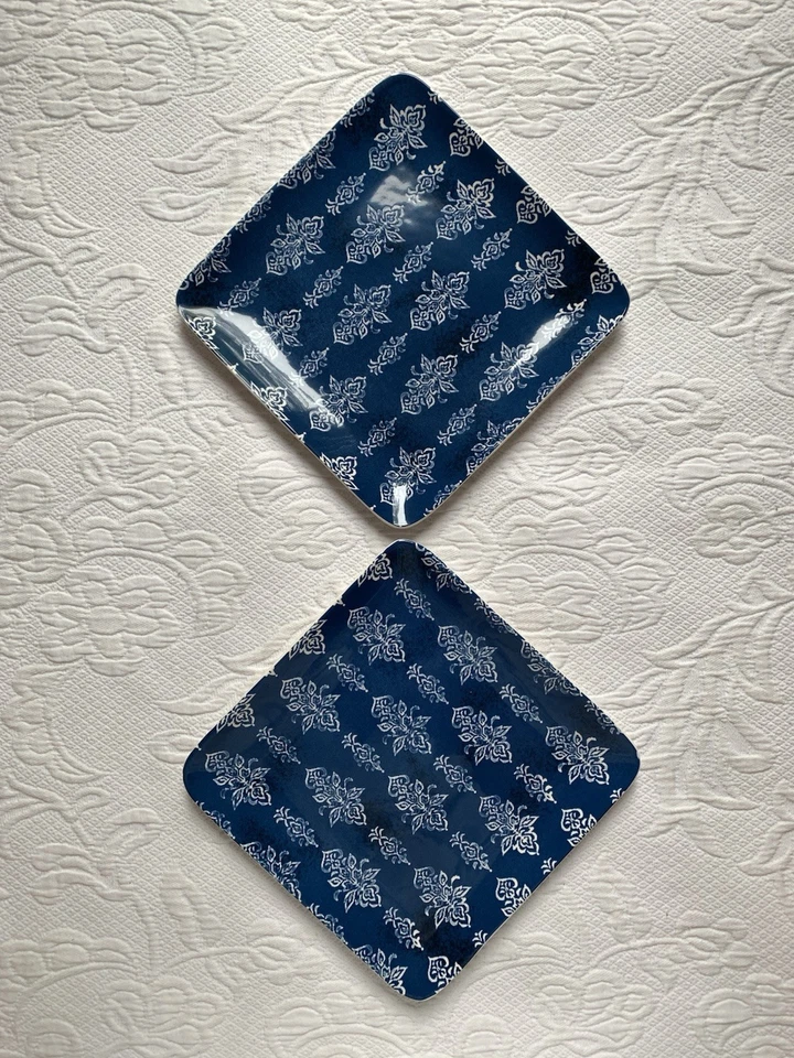 Juego de (2) platos cuadrados de ensalada Pier 1 Imports 'by Gudari' 8,5x8,5 azul y blanco Foto 1 de 4