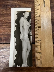 50’s Girl Pretty PIN UP Risque Nudes Original B&W Girlie Photo 5x2 - Trim 72625 - Picture 1 of 2