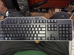 TECLADO DELGADO DELL KB522, Multimedia, USB, NEGRO, LIMPIADO Y PROBADO. - Imagen 1 de 4