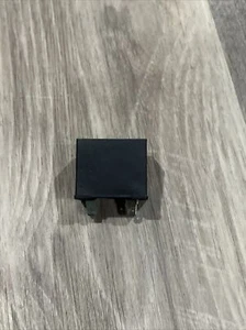 Capacitor E237947 - Picture 1 of 2