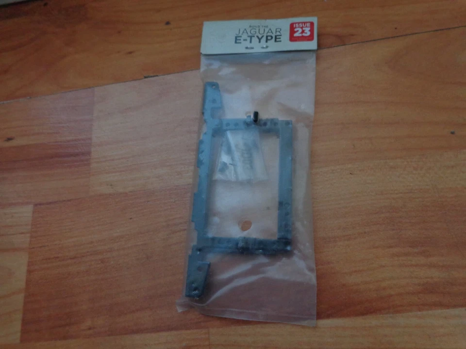 1/8 DEAGOSTINI Costruisci La Tua Auto JAGUAR E-TYPE Numero 23 Solo Parte - Immagine 1 di 1