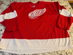 Vintage CCM NHL Detroit Red Wings Blank Red Jersey Size XL Ferris Bueller - Bild 1 von 7
