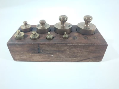 8 POIDS LAITON 10g à 500g - Ancienne Boite en bois pour balance etalonnage - Photo 1/4
