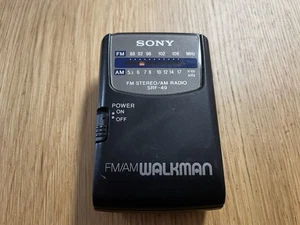 Radio AM/FM portátil Sony Walkman SRF-49 con clip para cinturón - Imagen 1 de 4