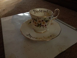 Juego de tazas de té y platillos de porcelana HOLLY diciembre cumpleaños Victorian Trading Co - Imagen 1 de 14