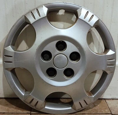 (1) OEM 2002-2007 Saturn VUE 16" Bolt-On Hubcap Wheel Cover #0B GM p/n 22661203 - Image 1 of 4