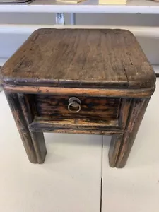 Mesa auxiliar china de madera antigua/de colección con cajón aprox. 10"x10"x11" - Imagen 1 de 10