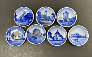 "Lote de 7 platos de recuerdo daneses vintage de cerámica azul de 3""" - Imagen 1 de 10