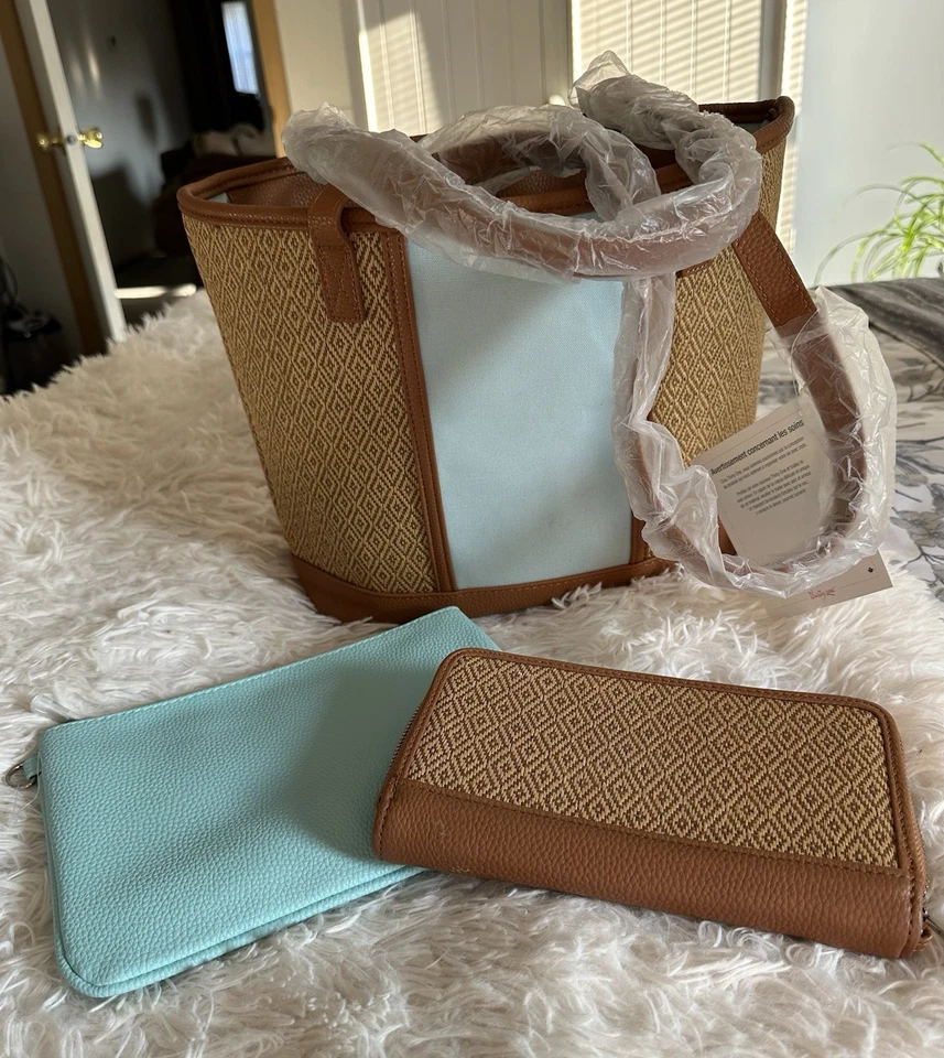 Monedero Thirty One LITTLE DREAMER en Bolso de Mano de Paja Natural Forro Azul Claro Usado en Excelente Condición Foto 1 de 4