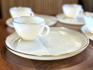VTG 8 PC White MILKGLASS SNACK LUNCH - 4 Sets of Plate + Cup GOLD TRIM Round EUC - Picture 1 of 17