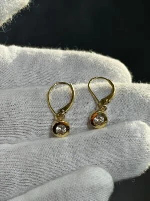 Pendientes colgantes de topacio blanco con diseño de halo de oro amarillo de 14k de 2,4 gramos Foto 1 de 4