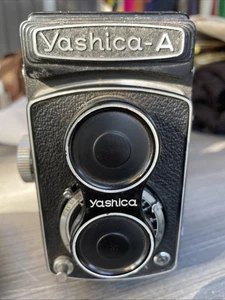 Vintage 1960's Yashica A 120 Roll Film TLR Camera With Case - Estate Find - Picture 1 of 10