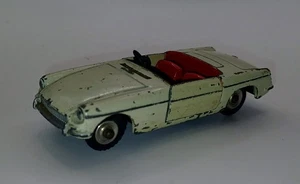 VINTAGE DINKY TOYS 113 MGB SPORTS CAR OFF WHITE WITH DRIVER DIECAST CAR - Picture 1 of 2