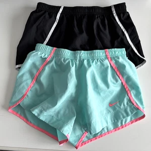 Nike Dri-Fit Paket 2 Paar Mädchen kleine S Laufshorts schwarz blau Tempo gebraucht, in einwandfreiem Zustand - Bild 1 von 5