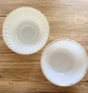 Vintage Set- 2 Anchor Hocking Fire King White Swirl Gold Trim 8.5" Serving Bowls - Picture 1 of 5