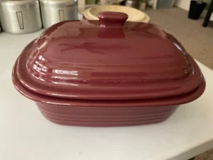 Pampered Chef 3.1Q 3L Rectangle Stoneware Lidded Casserole Dish Cranberry - Picture 1 of 4