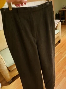 HARVE BENARD BY BENARD HOLTZMAN Lined Wool Pants in a Dark Gray, Size 10P. - Picture 1 of 3