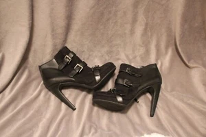 Sam & Libby Ankle Boot Women's Sz 7.5 Black Faux Suede Buckle Stiletto Heel - Picture 1 of 5
