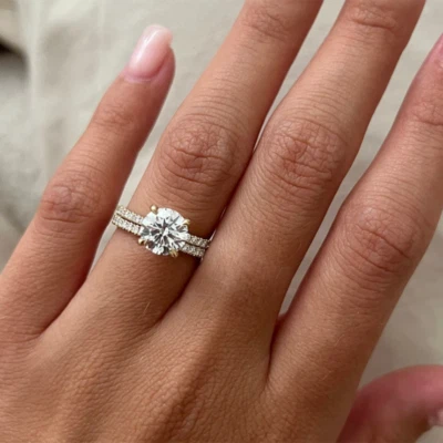 Conjunto personalizado de anel de ouro amarelo com diamante redondo 2,40 quilates IGI cultivado em laboratório sólido 18K - Imagem 1 de 4