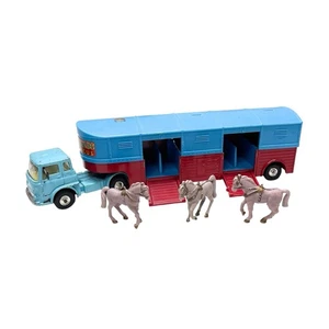 Corgi Major Chipperfield Circus Diecast Articulated Horse Box With Horses - Picture 1 of 17
