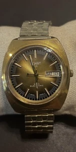 Vintage Le Gant QS Electronic Men's Watch Mo# 2415W Swiss Made Runs Perfect 38MM - Picture 1 of 7