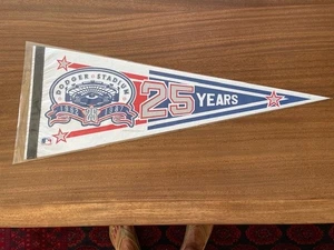 Los Angeles Dodgers (Stadium) 25 Years  Vintage Pennant 1986 - Picture 1 of 5