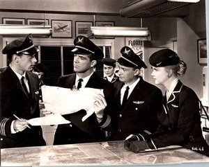 Dana Andrews + John Kerr + Anne Francis en el cielo lleno de gente (1960) ❤ Foto 962K - Imagen 1 de 2