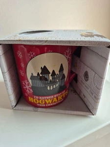 Harry Potter I’D RATHER STAY AT HOGWARTS THIS CHRISTMAS 20 Oz Ceramic Mug Red - Bild 1 von 4